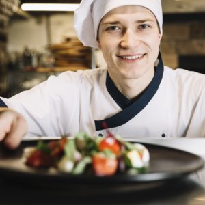 REPAS A TABLE PRÉPARÉ A DOMICILE