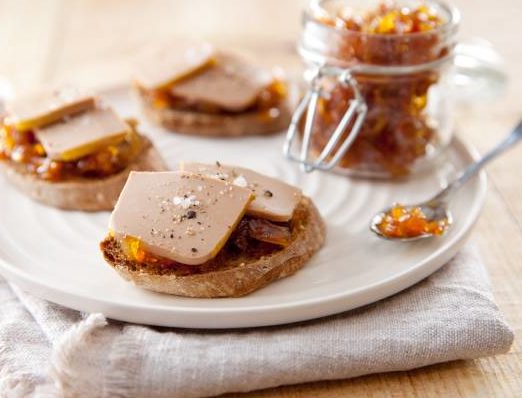 FOIE GRAS POËLLÉ SUR BRIOCHE ET CHUTNEY D'OIGNONS CARAMÉLISÉ – Image 3