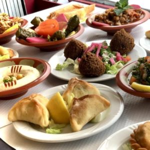 ASSORTIMENT D'ENTRÉES CHAUDES LIBANAISES À COMPOSER