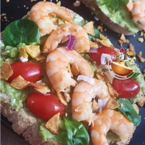 TOAST DE PLANTAIN À L'AVOCAT ET AUX CREVETTES (à l'unité)