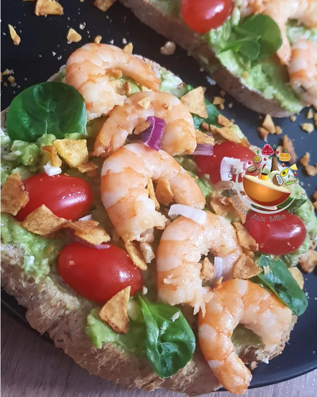 TOAST DE PLANTAIN À L'AVOCAT ET AUX CREVETTES (à l'unité)