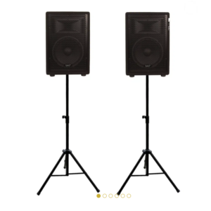Le PACK SONORISATION présente deux haut-parleurs noirs sur trépieds réglables, disposés côte à côte sur un fond blanc uni.