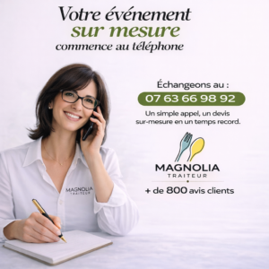 Une femme souriante avec des lunettes parle au téléphone tout en écrivant dans un carnet. Un texte vous invite : "Parlez-nous de votre événement, on s'occupe du reste. 07 63 66 98 92"- et plus de 800 avis positifs de clients.