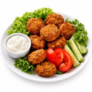 FALAFEL (Entrée chaude, min 5 pièces, 80g/pièce) servi sur de la laitue avec concombre, tomate, persil et une sauce crémeuse.