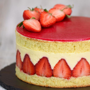 FRAISIER (Un incontournable pour poser les bougies 16 parts)