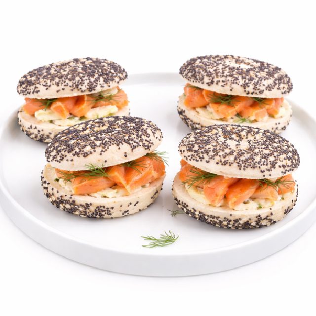 MINI BAGELS SAUMON (Minimum de commande 10 pièces 20g/Pièce)